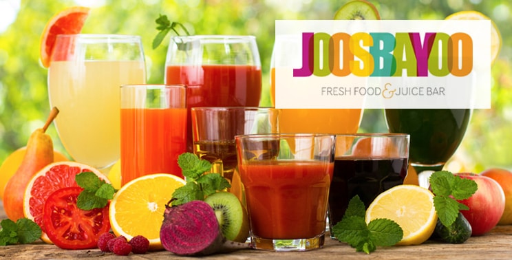 Logo officiel Joosbayoo entouré de fruits et de jus