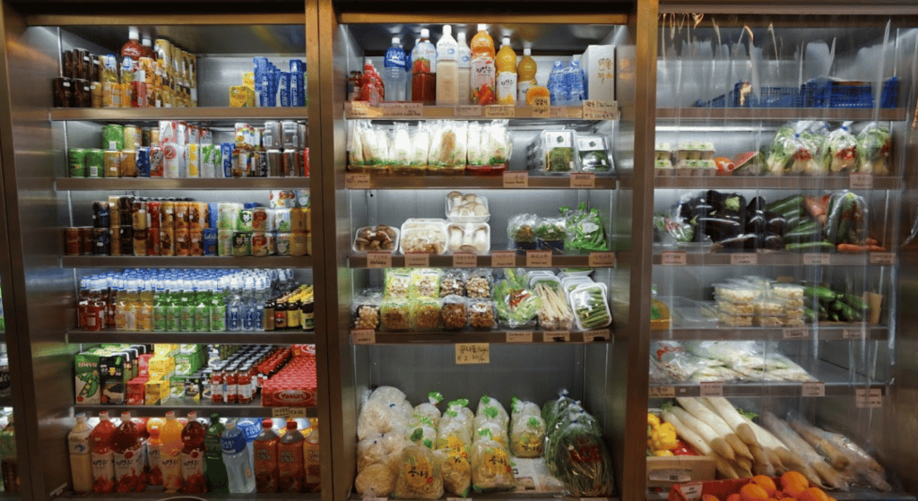 image d\'illustration représentant des aliments dans des réfrigérateurs